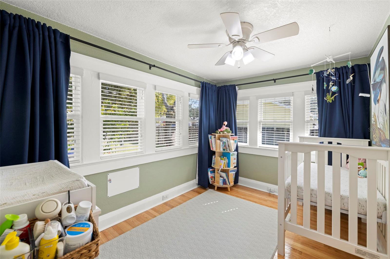 Listing photo id 16 for 5901 Kenneth Avenue