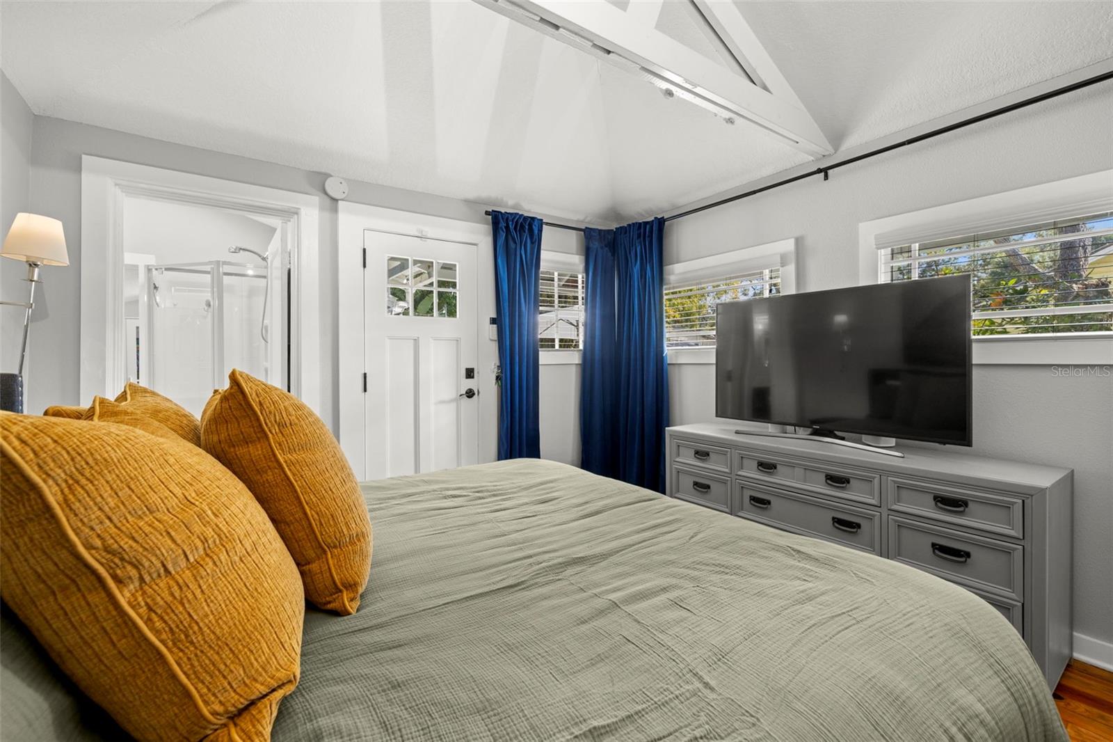 Listing photo id 20 for 5901 Kenneth Avenue