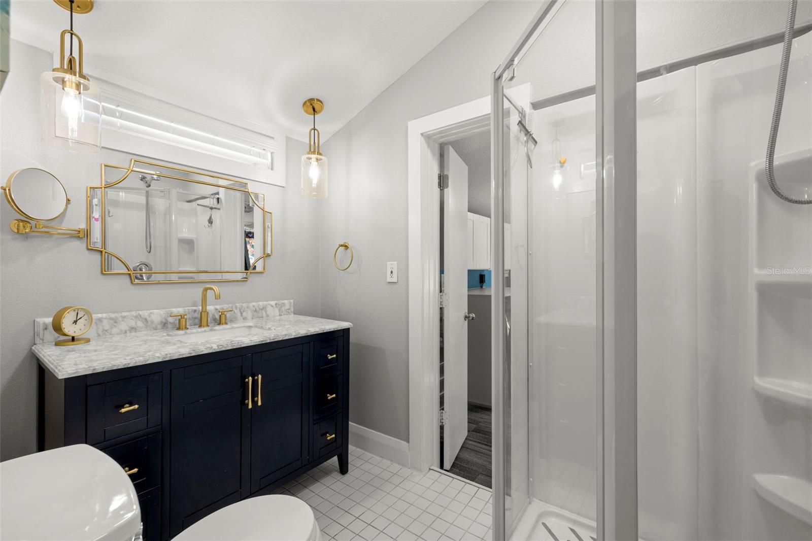 Listing photo id 21 for 5901 Kenneth Avenue