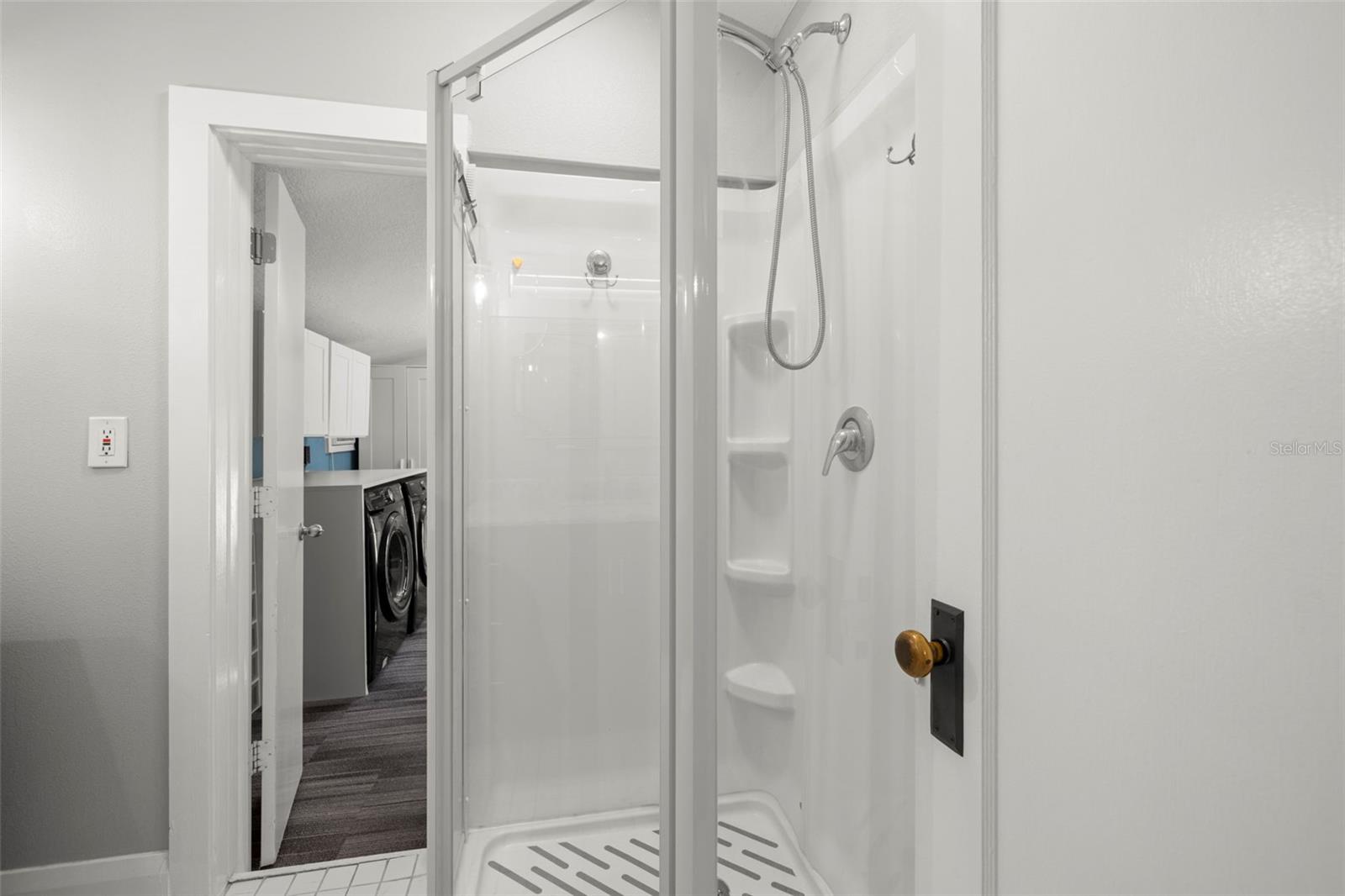 Listing photo id 22 for 5901 Kenneth Avenue