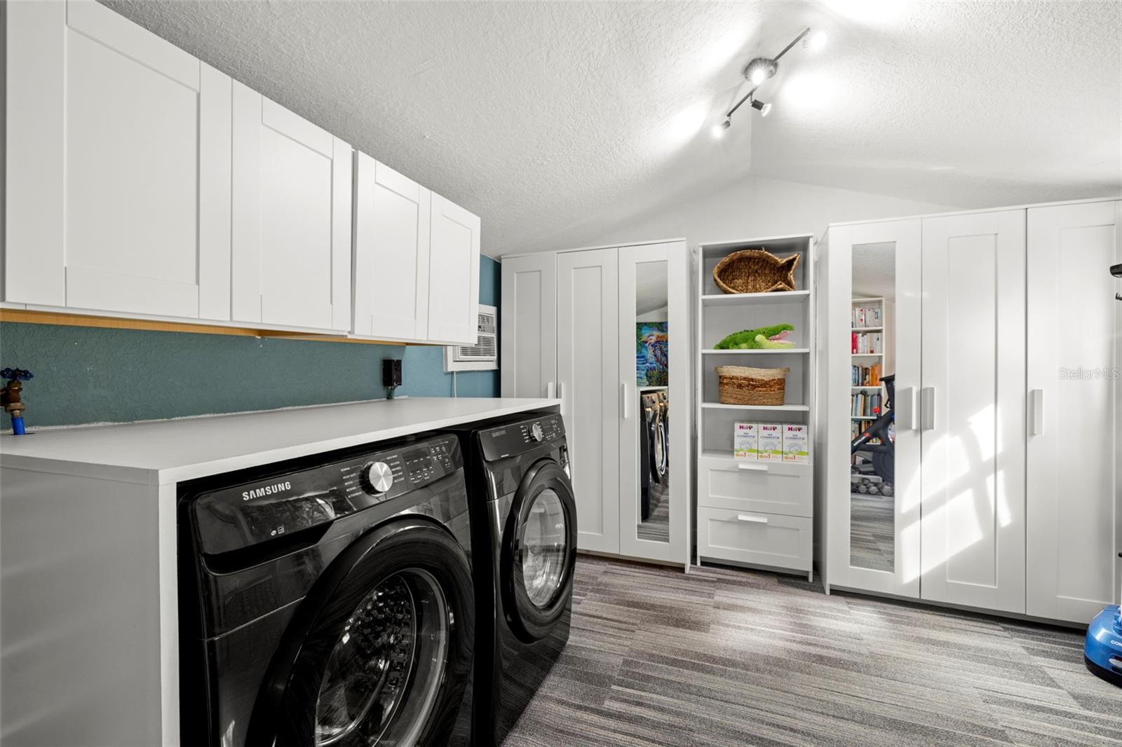 Listing photo id 23 for 5901 Kenneth Avenue