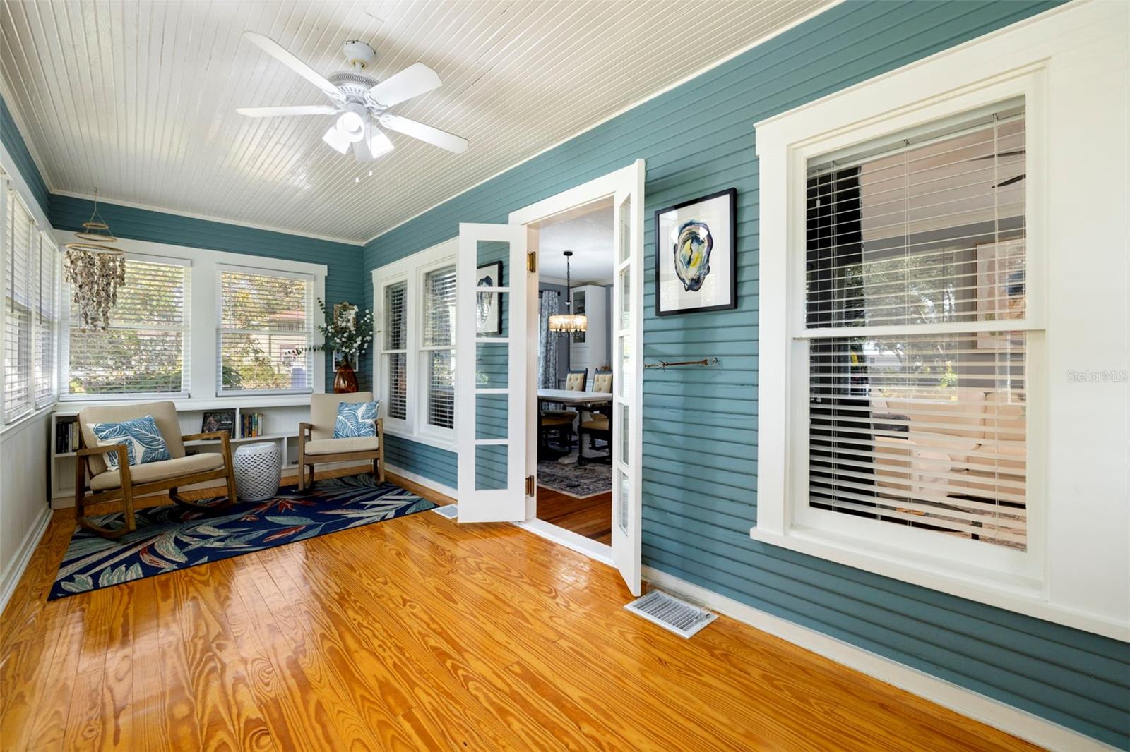 Listing photo id 1 for 5901 Kenneth Avenue