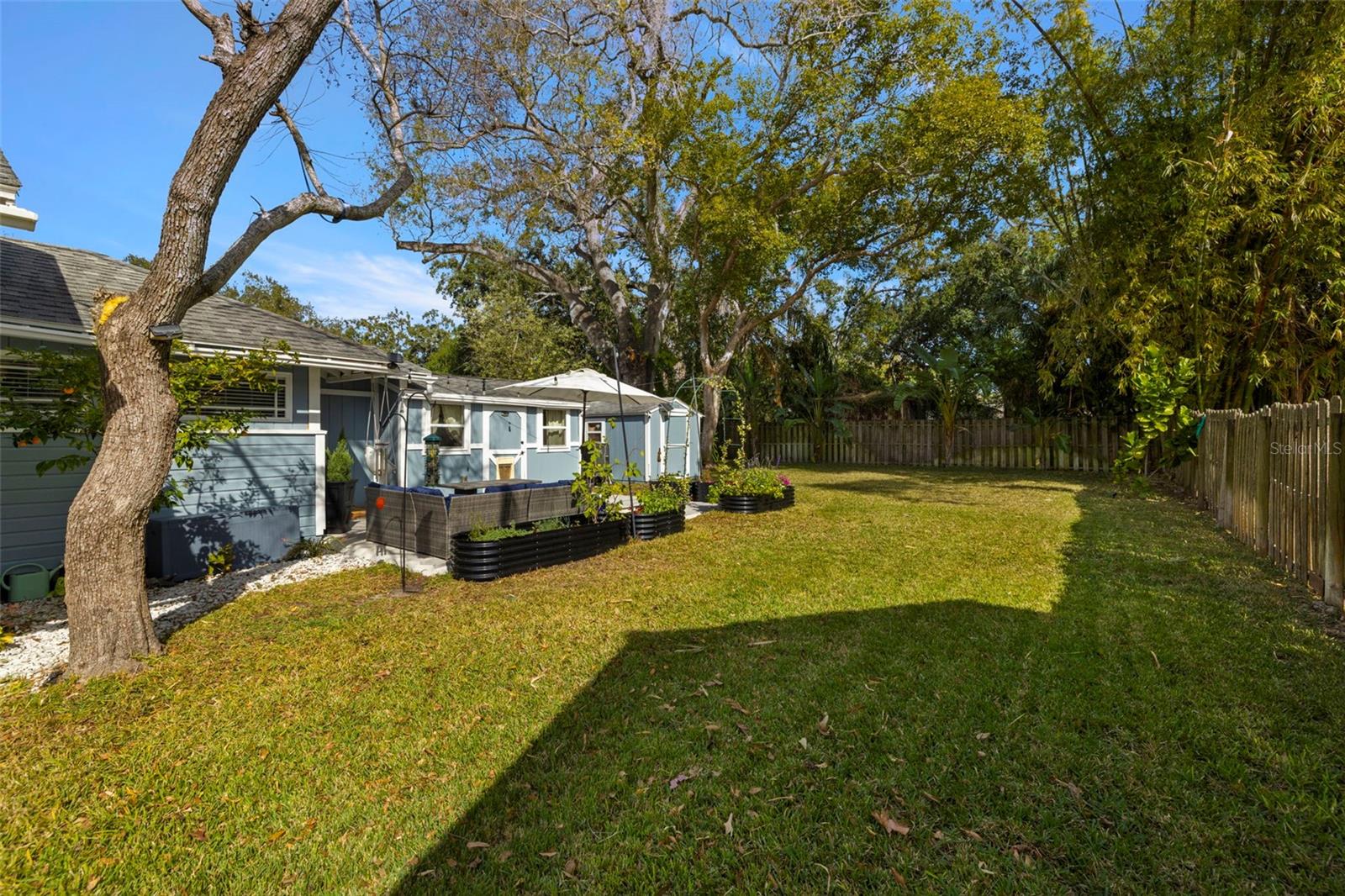 Listing photo id 29 for 5901 Kenneth Avenue