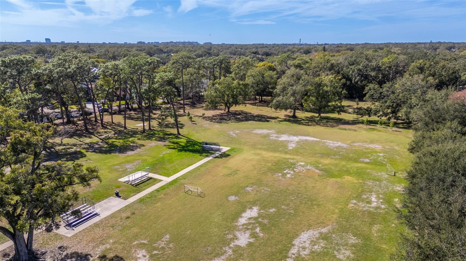 Listing photo id 31 for 5901 Kenneth Avenue