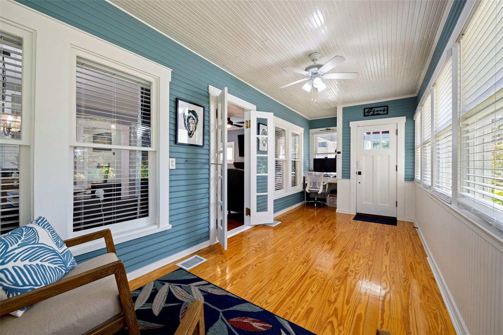 Listing photo id 3 for 5901 Kenneth Avenue