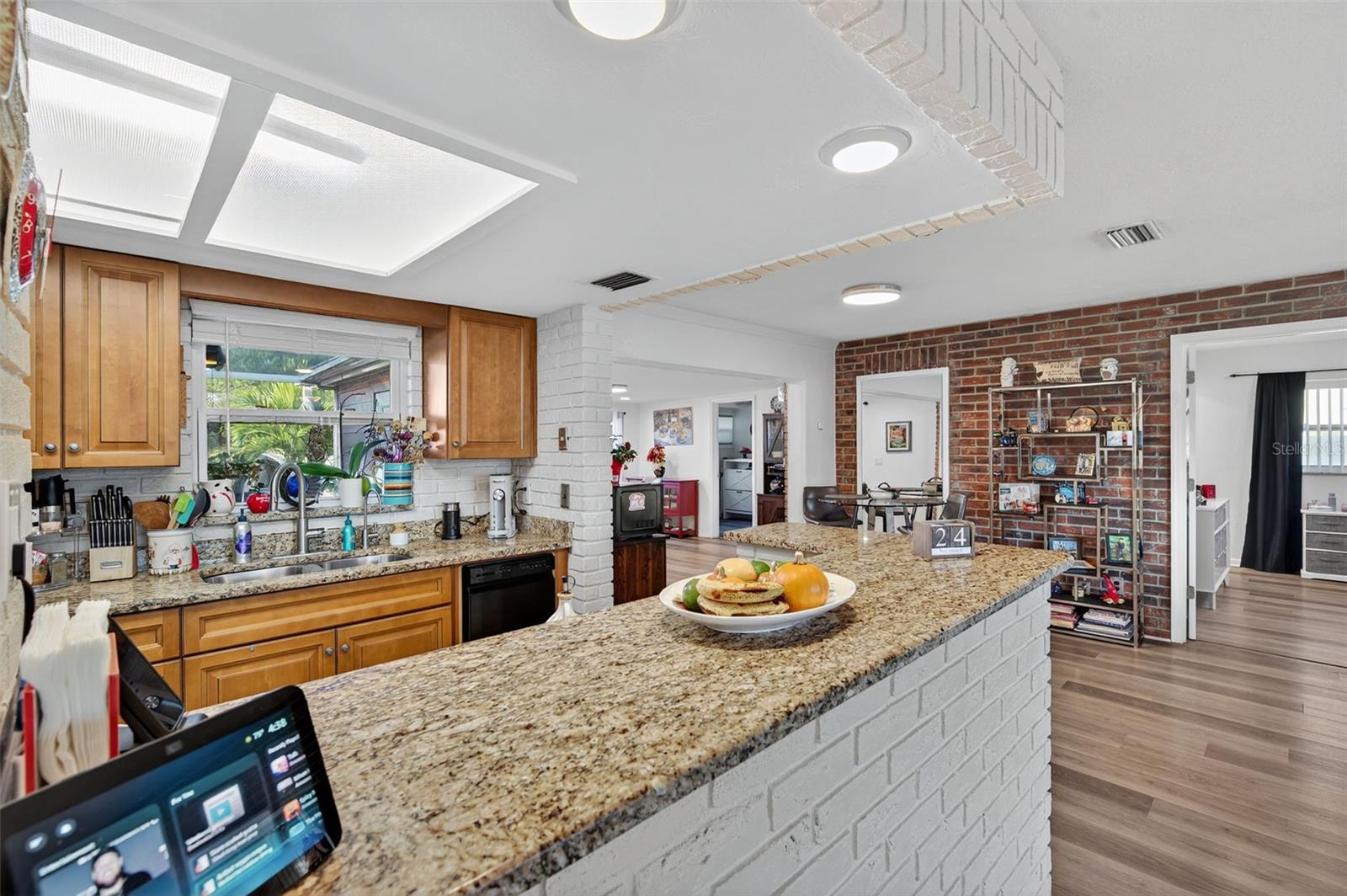 Image 21 of 56 For 11761 80th Avenue