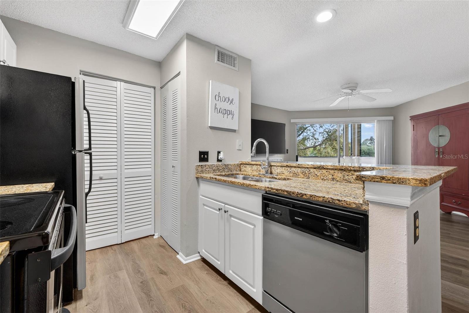 Image 10 of 30 For 115 112th Avenue Ne 603