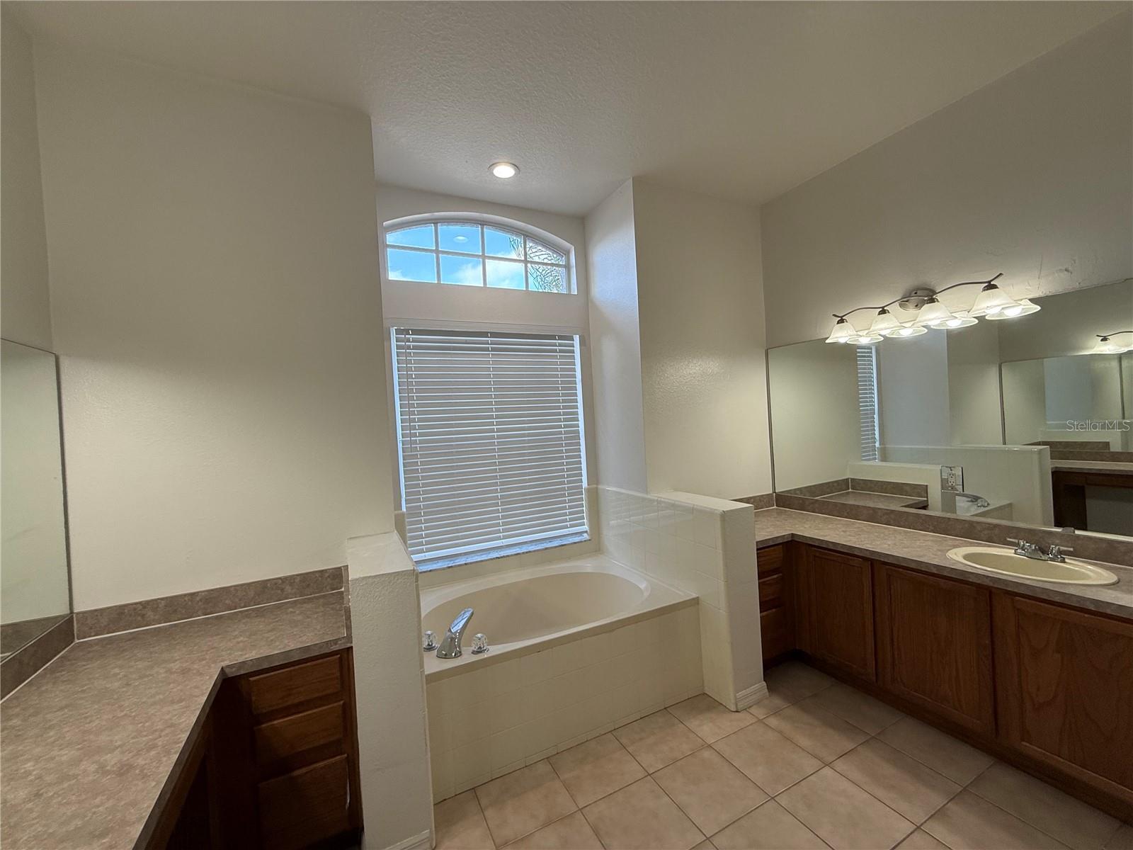 Image 19 of 24 For 12032 Timber Hill Drive