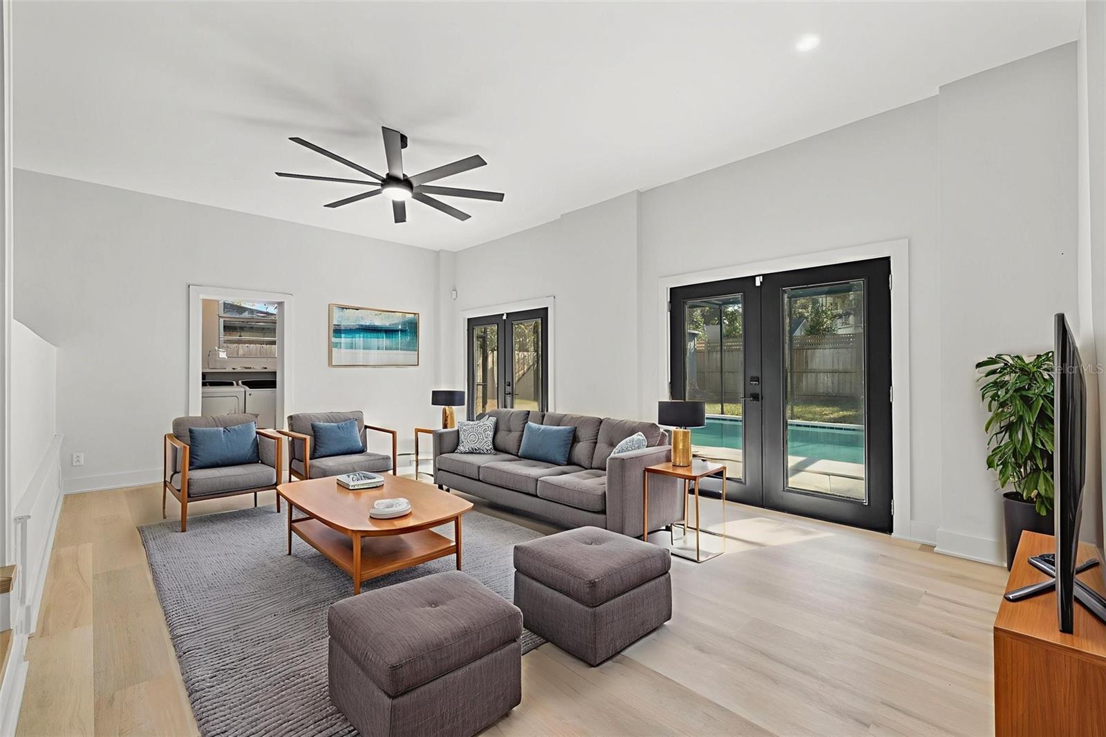 Image 47 of 89 For 3406 Swann Avenue