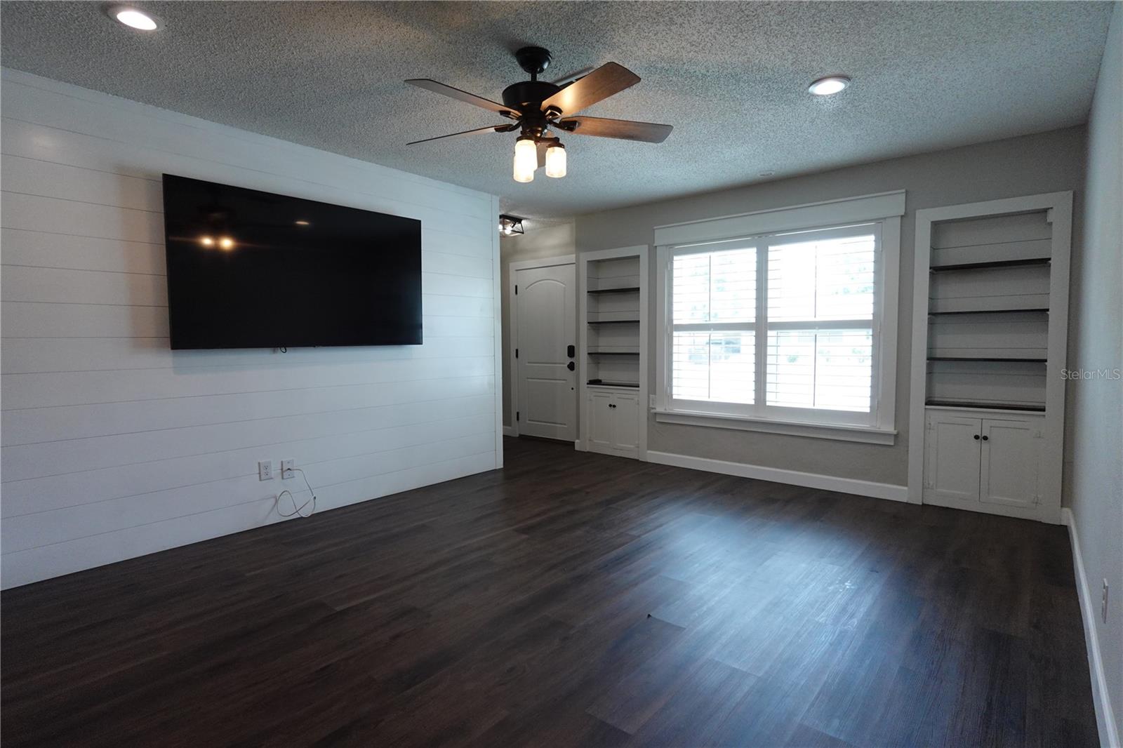 Image 5 of 31 For 2733 Woodland Hills Avenue