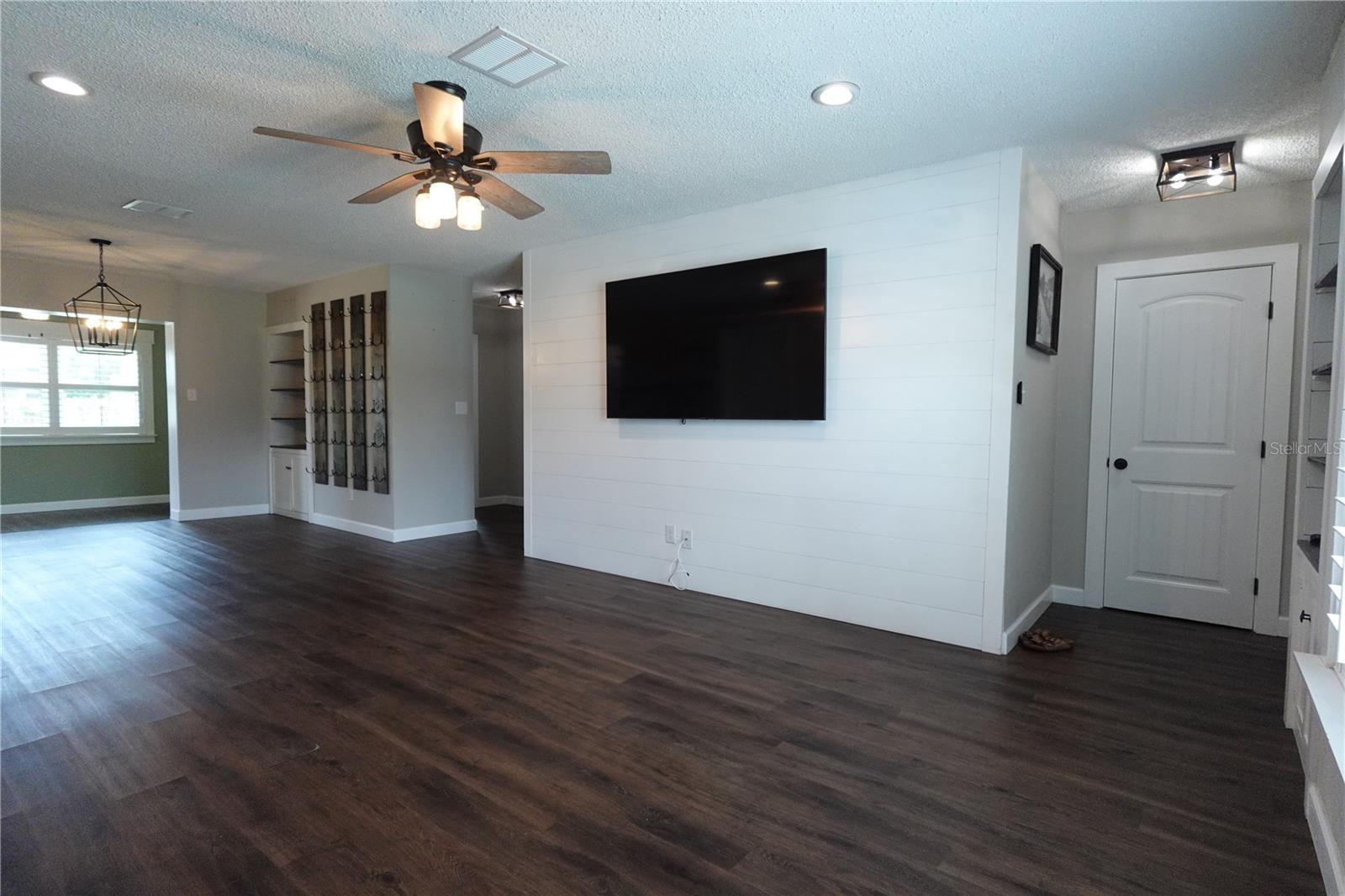 Image 6 of 31 For 2733 Woodland Hills Avenue