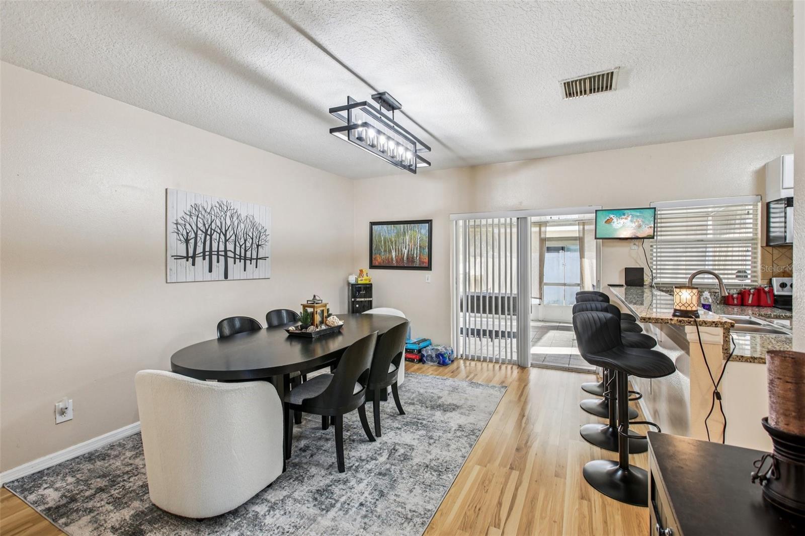 Image 5 of 27 For 1252 Beckenham Way