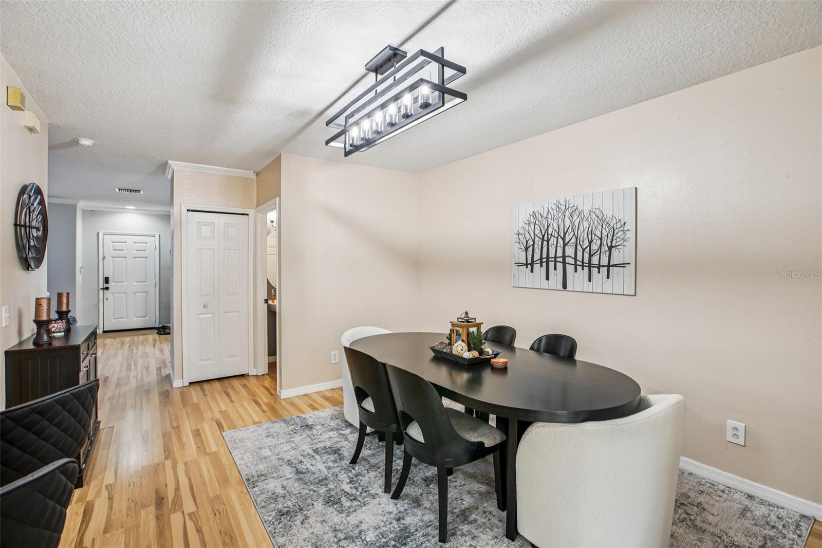 Image 6 of 27 For 1252 Beckenham Way