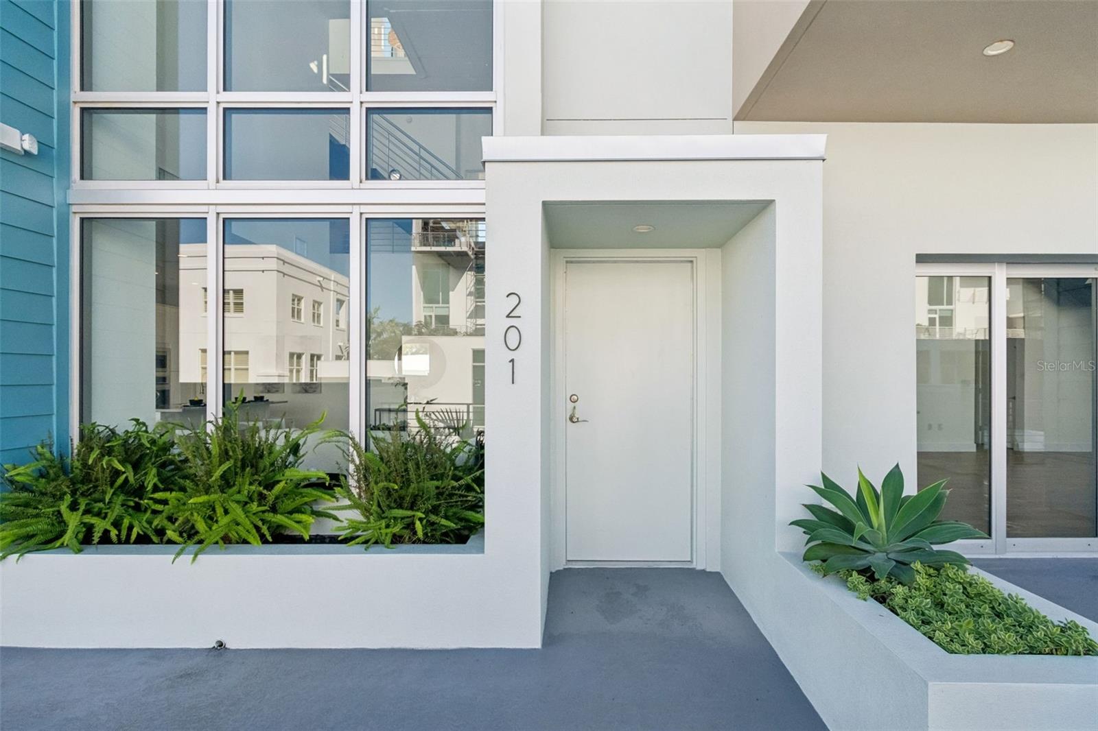 Image 2 of 100 For 1343 4th Street 202