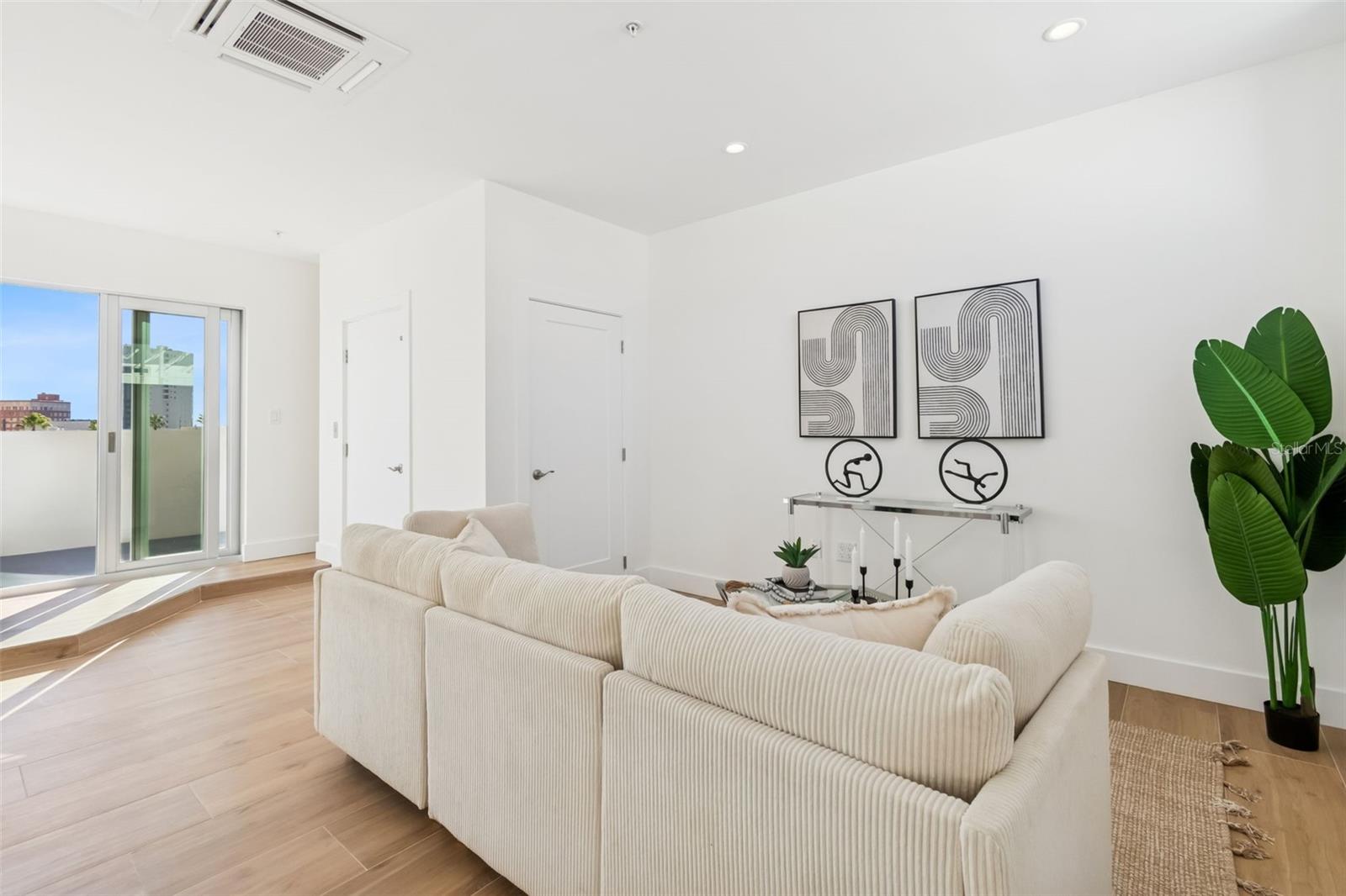 Image 7 of 100 For 1343 4th Street 202