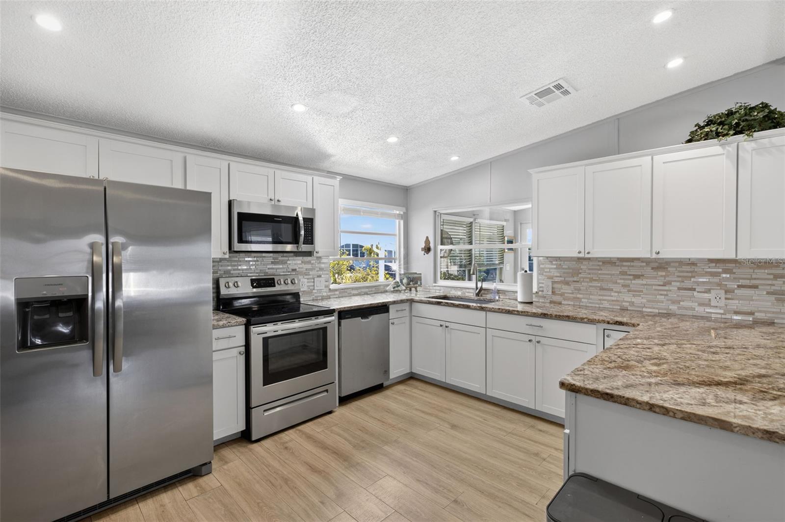 Image 8 of 74 For 537 La Playa Circle