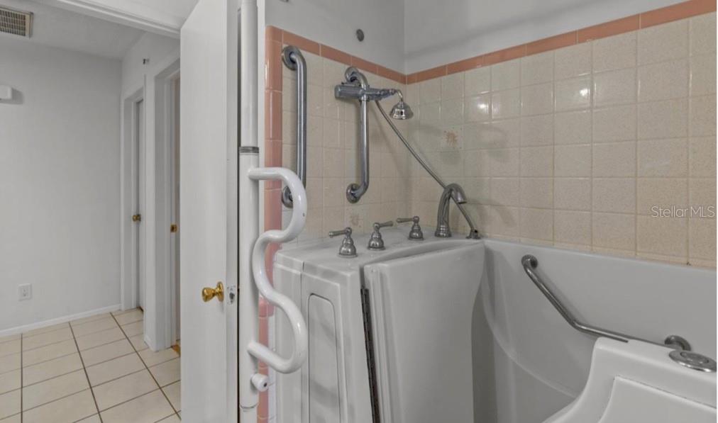 Image 11 of 16 For 2516 Roberta Street