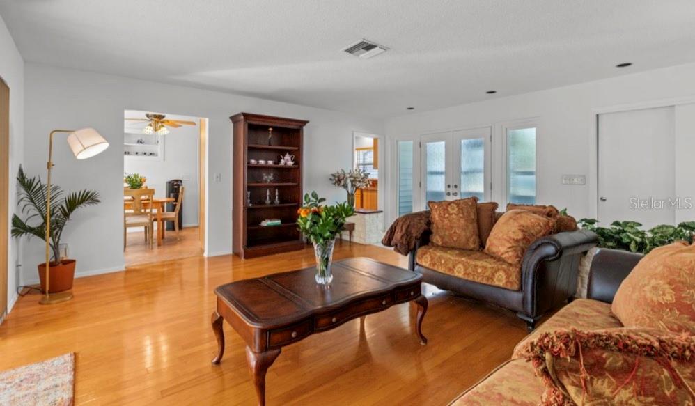 Image 3 of 16 For 2516 Roberta Street