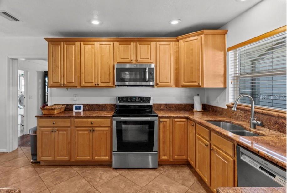 Image 5 of 16 For 2516 Roberta Street