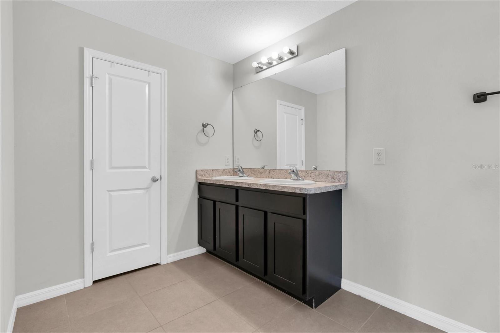 Image 22 of 37 For 7543 Tuscan Bay Circle