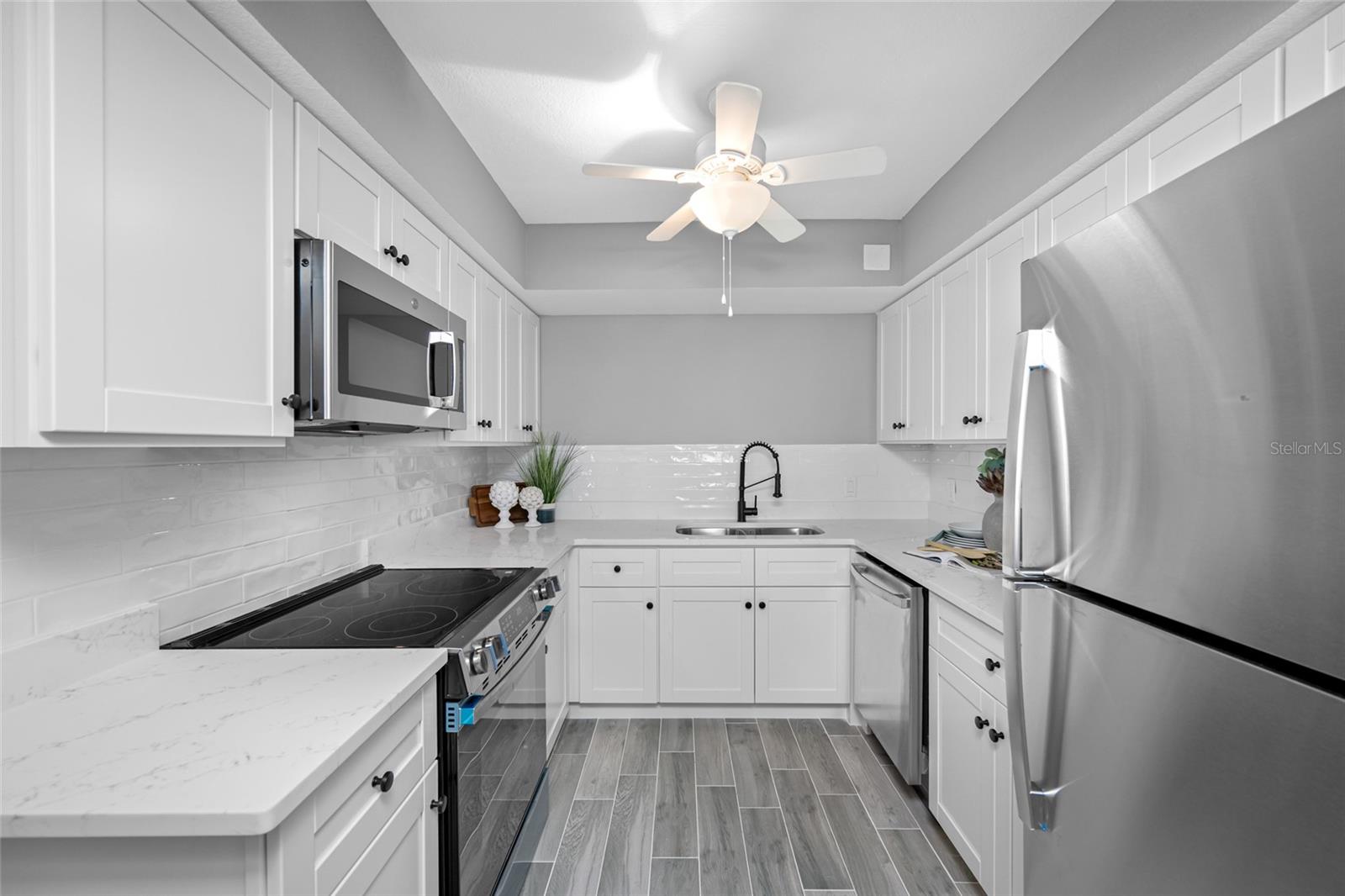 Image 9 of 40 For 1401 Gulf Boulevard 113