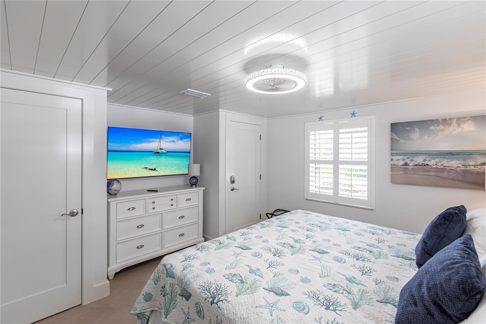 Image 12 of 19 For 6154 Midnight Pass Road A1