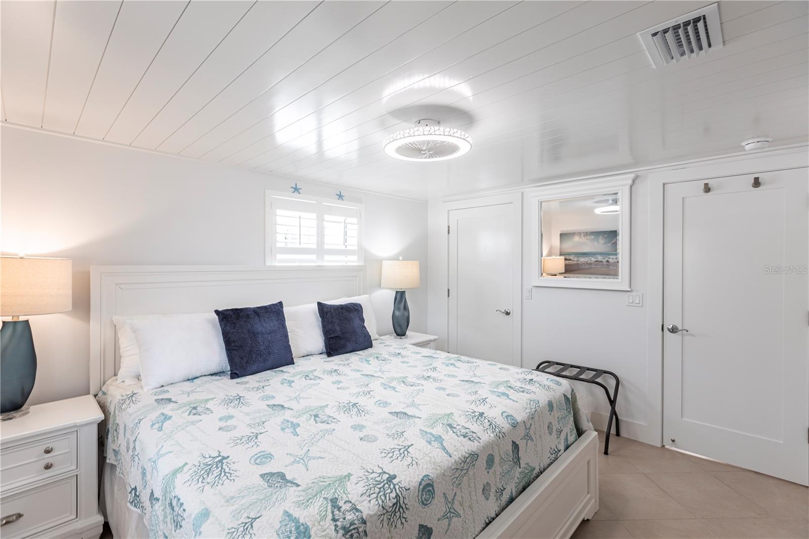 Image 13 of 19 For 6154 Midnight Pass Road A1