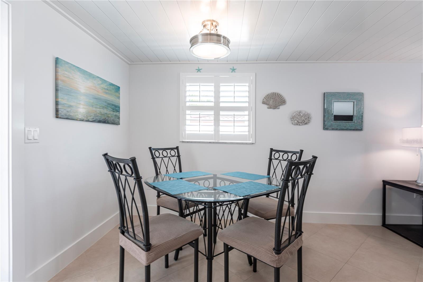 Image 6 of 19 For 6154 Midnight Pass Road A1