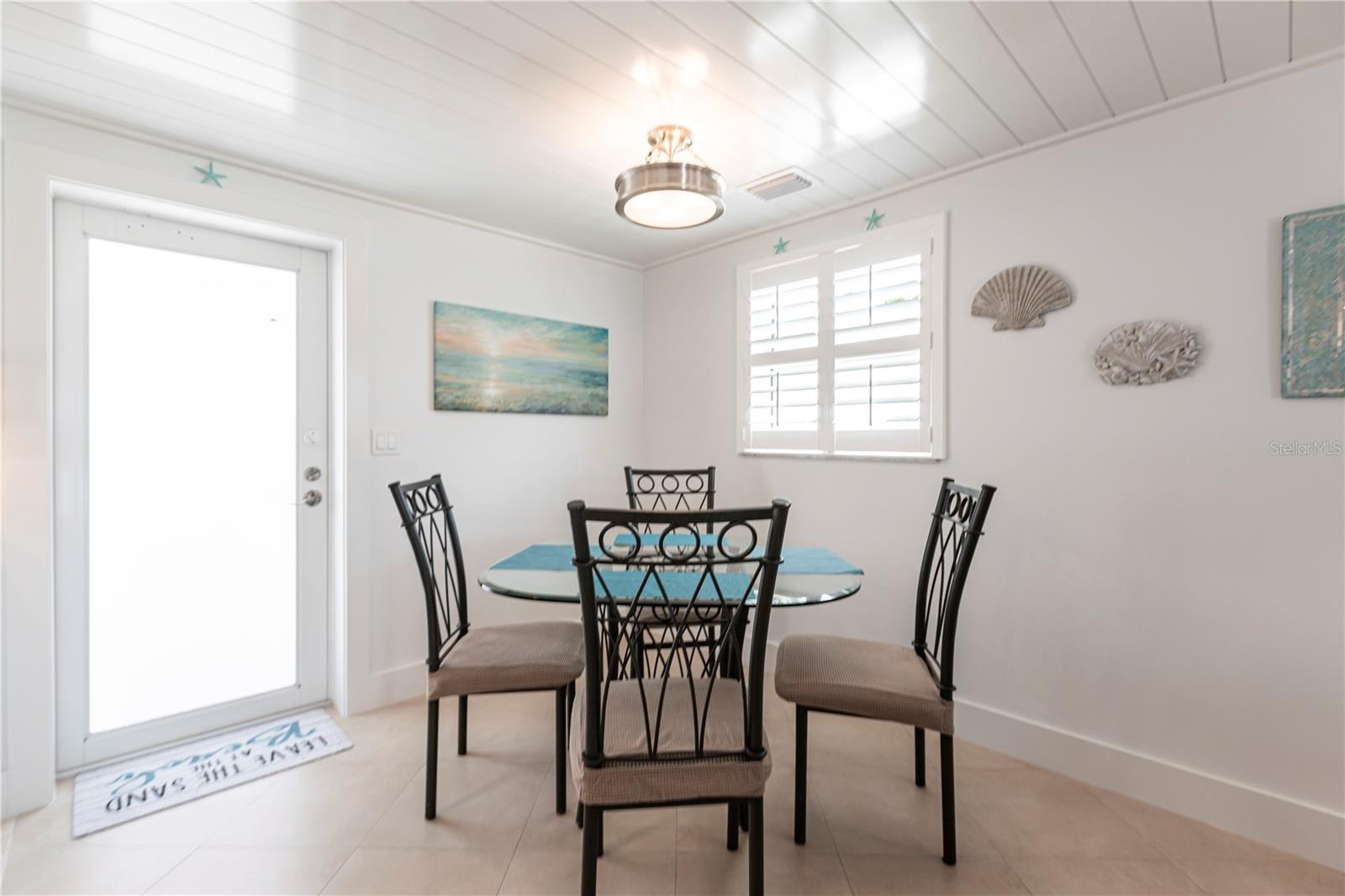 Image 7 of 19 For 6154 Midnight Pass Road A1