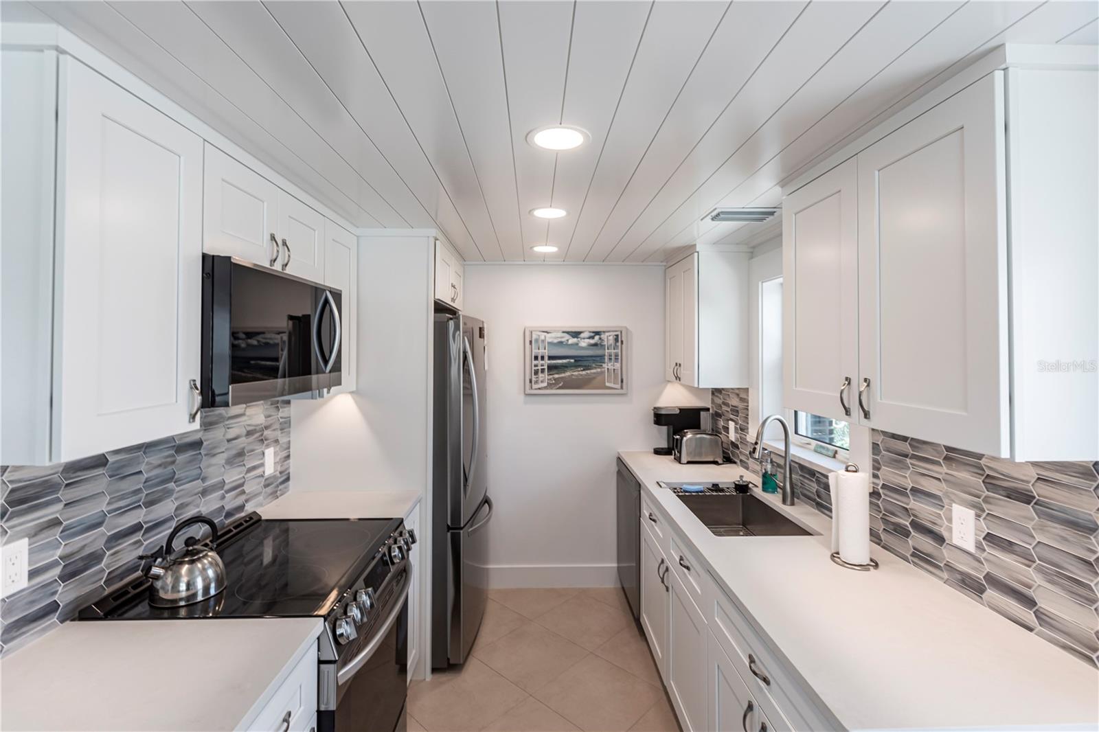 Image 8 of 19 For 6154 Midnight Pass Road A1