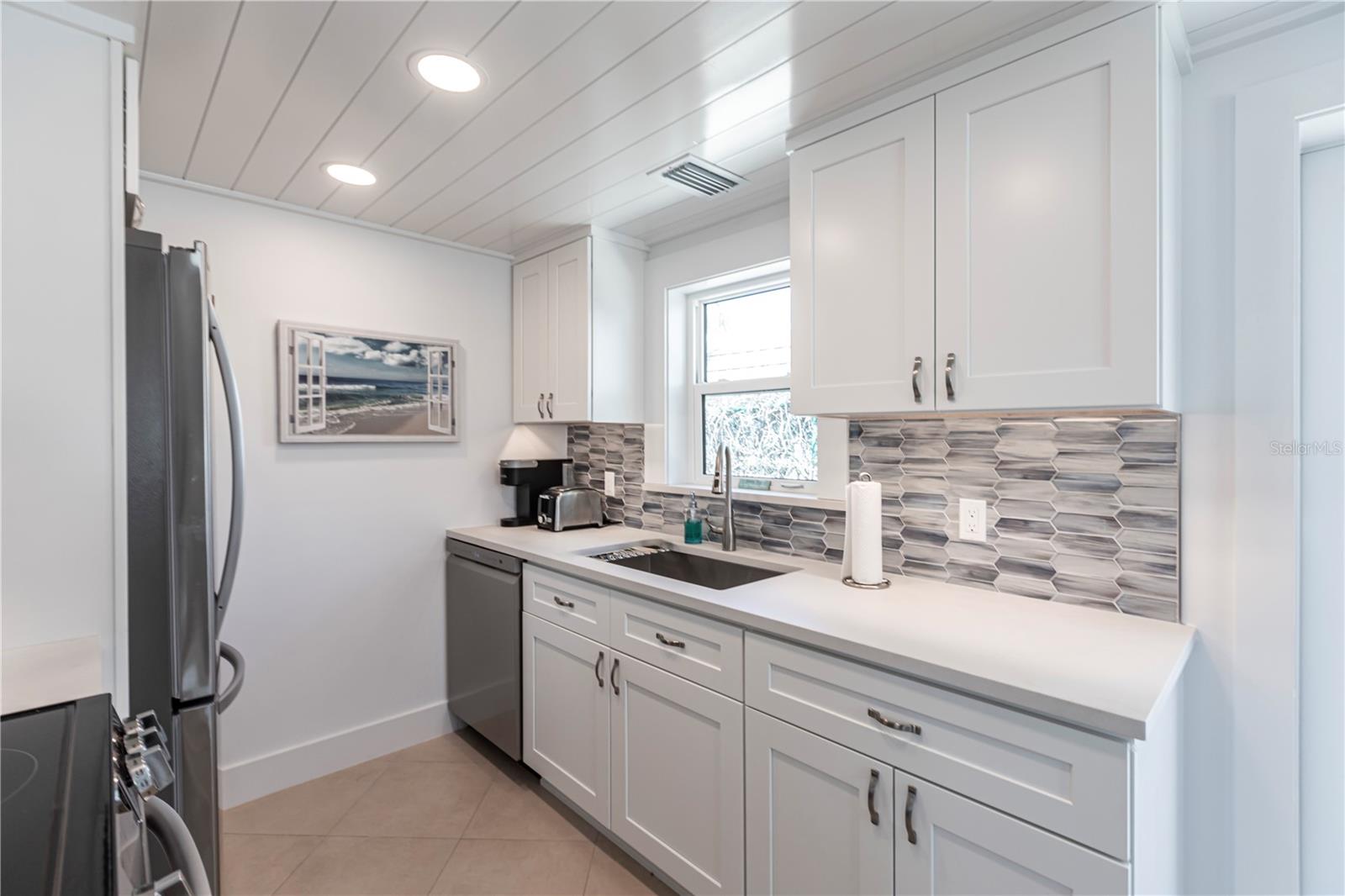 Image 9 of 19 For 6154 Midnight Pass Road A1