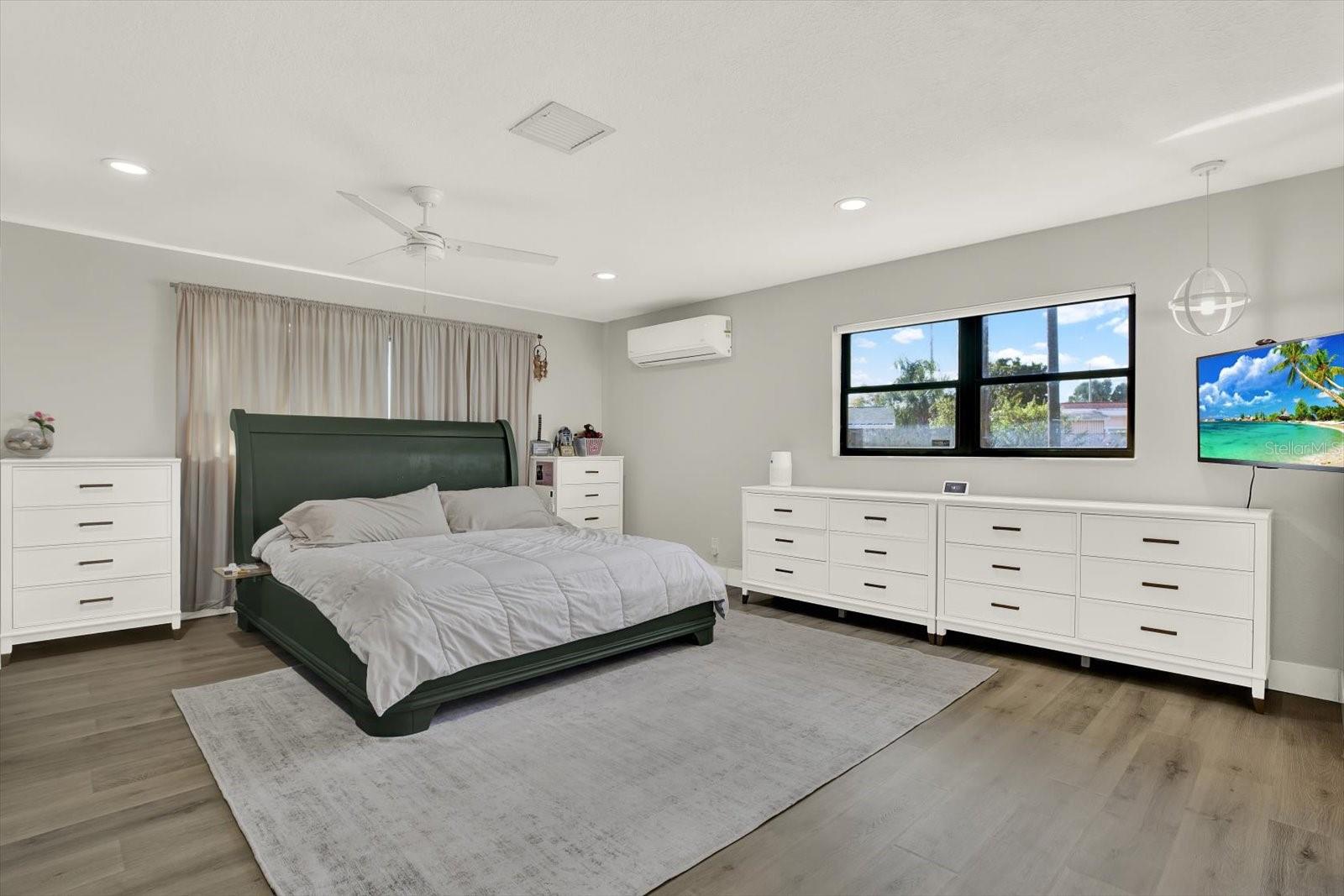 Image 12 of 29 For 6060 39th Avenue N