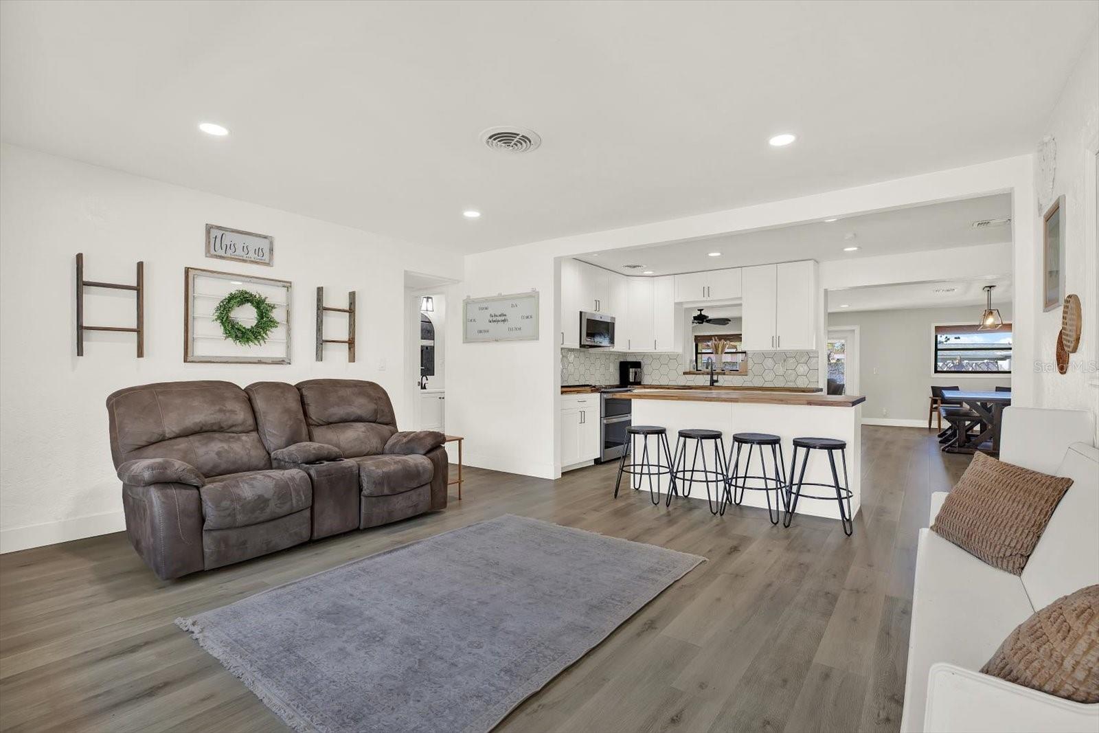 Image 3 of 29 For 6060 39th Avenue N