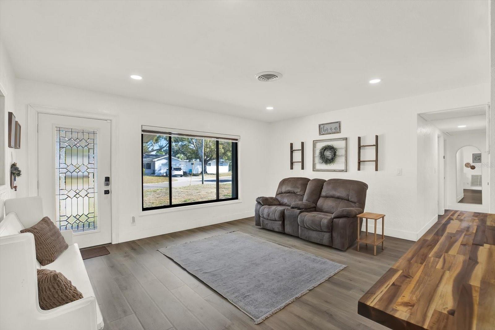 Image 4 of 29 For 6060 39th Avenue N