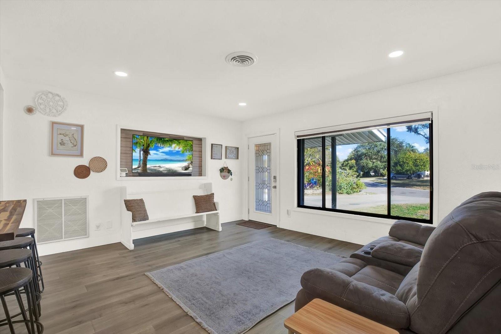 Image 5 of 29 For 6060 39th Avenue N