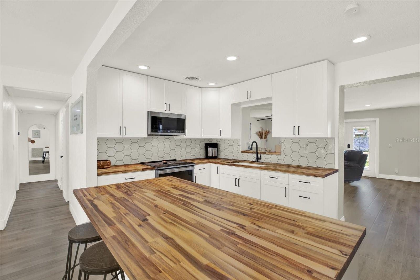 Image 7 of 29 For 6060 39th Avenue N