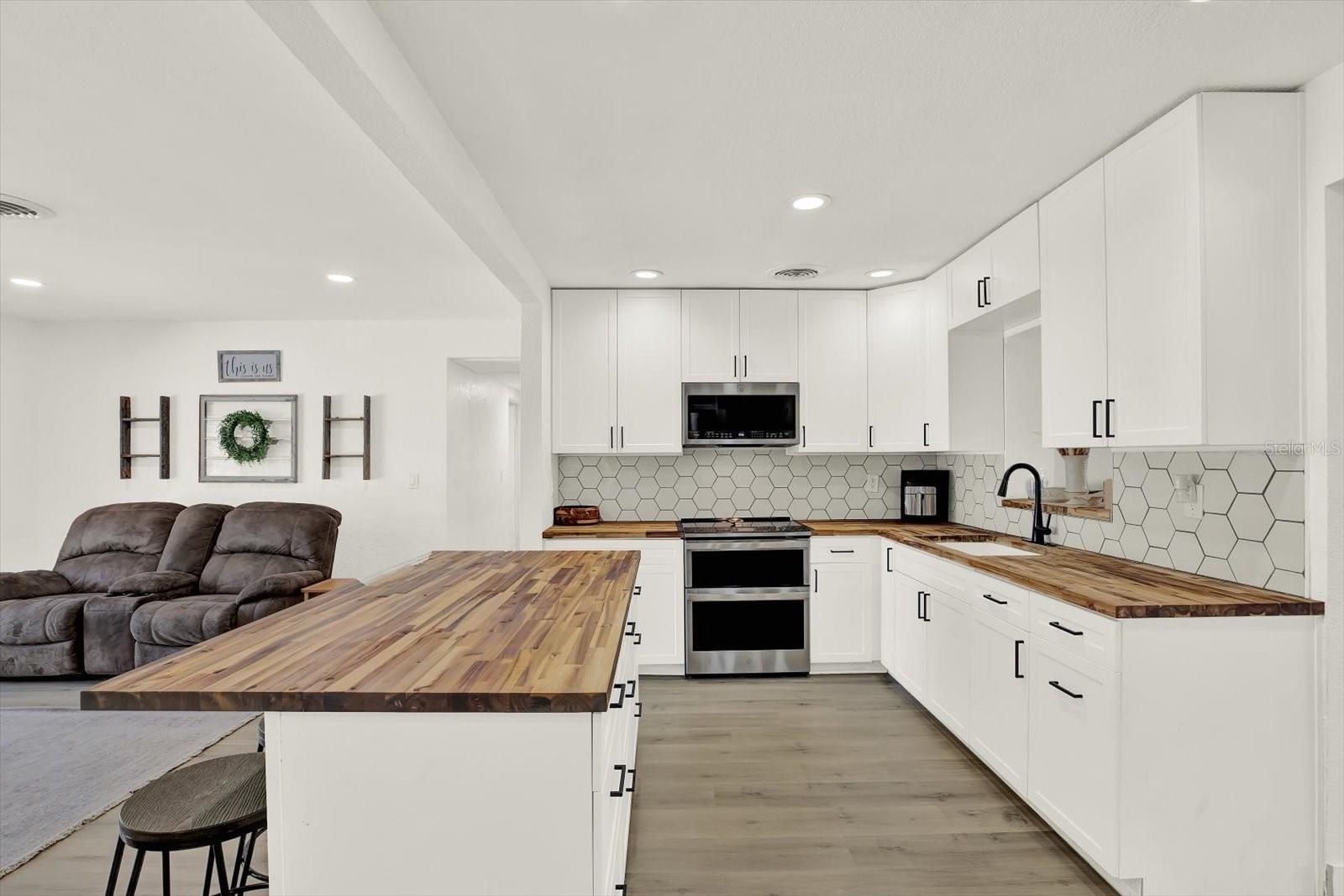 Image 8 of 29 For 6060 39th Avenue N