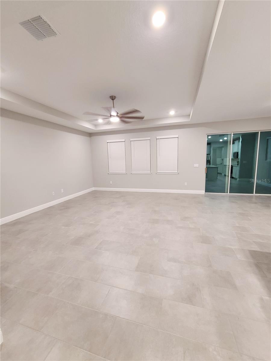 Image 8 of 29 For 2518 Warren Acres Boulevard