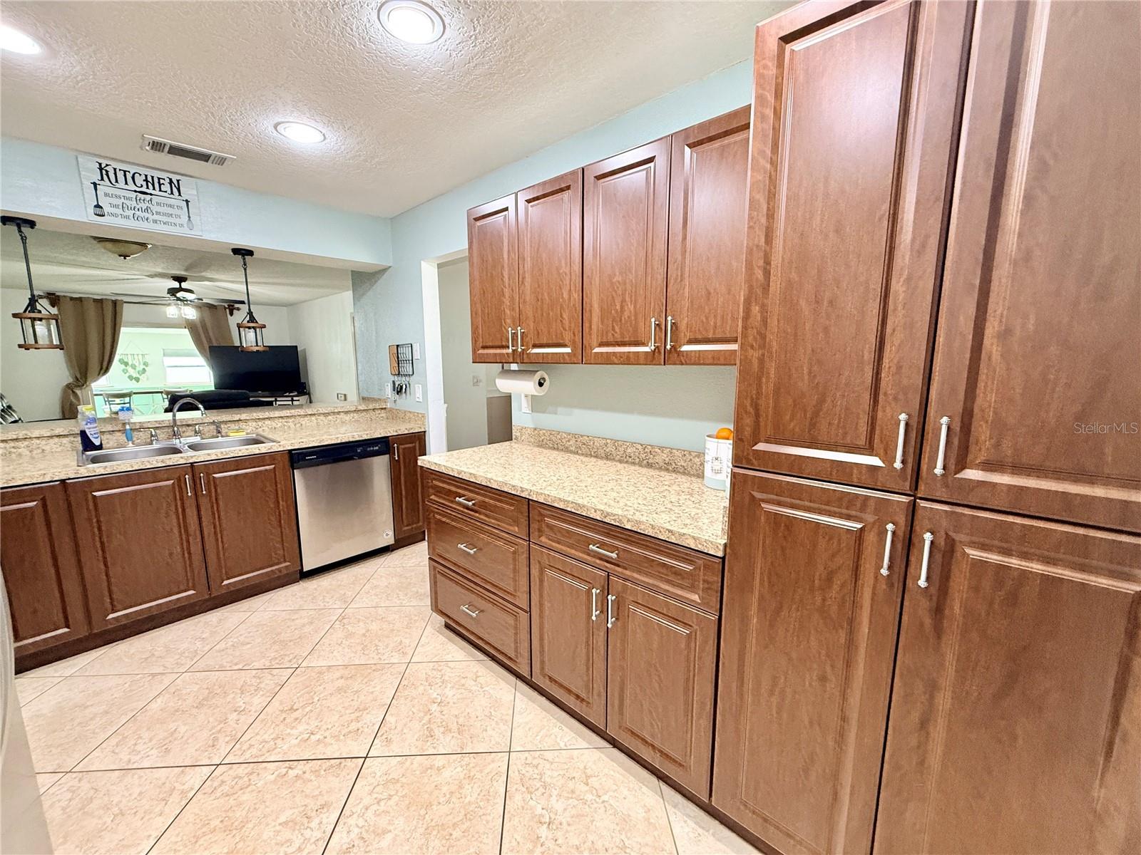 Image 11 of 54 For 1046 Samms Avenue