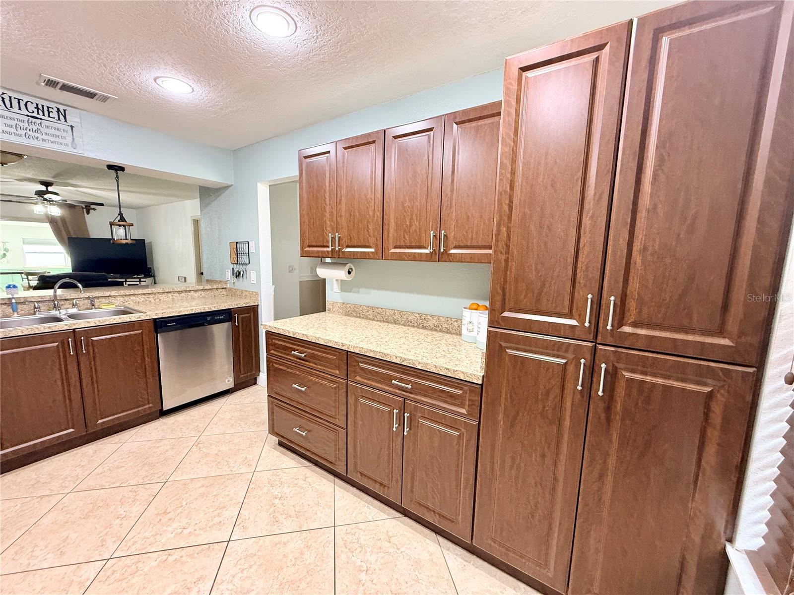 Image 13 of 54 For 1046 Samms Avenue