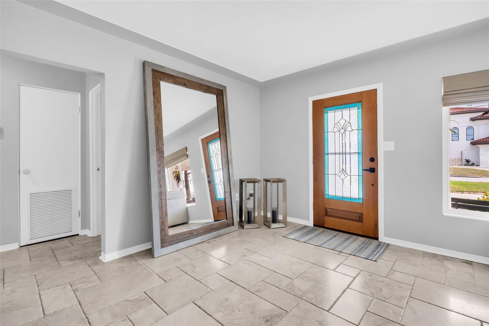 Image 18 of 79 For 2220 Vina Del Mar Boulevard