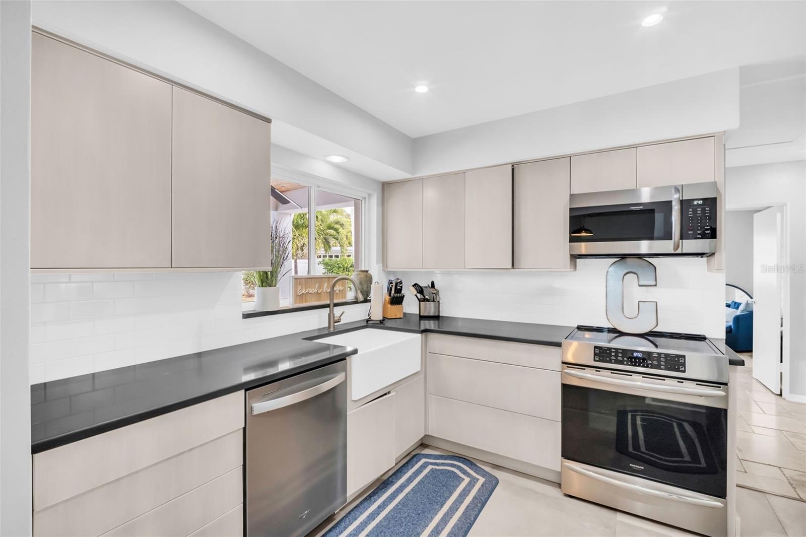 Image 23 of 79 For 2220 Vina Del Mar Boulevard