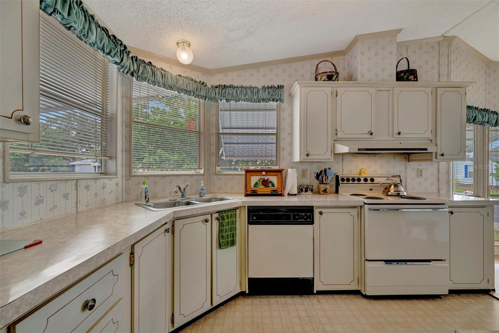 Image 5 of 45 For 106 Saint George Circle