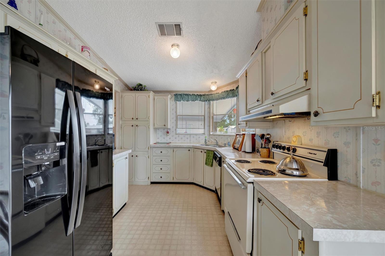 Image 6 of 45 For 106 Saint George Circle