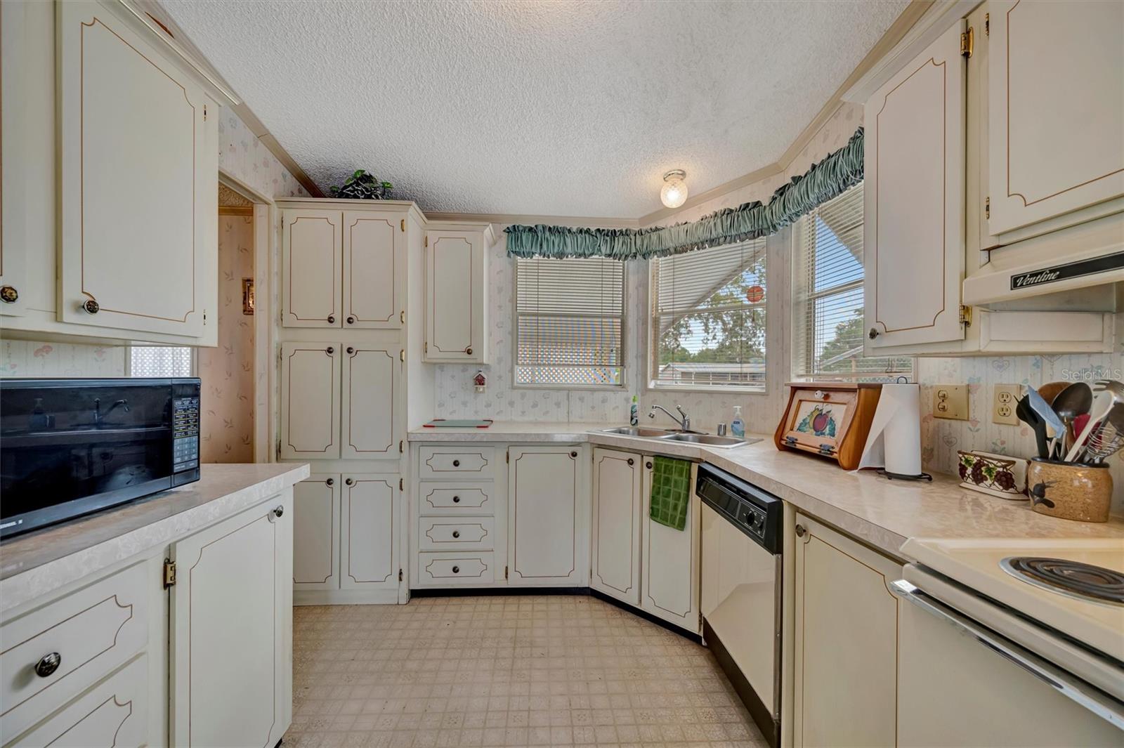 Image 7 of 45 For 106 Saint George Circle