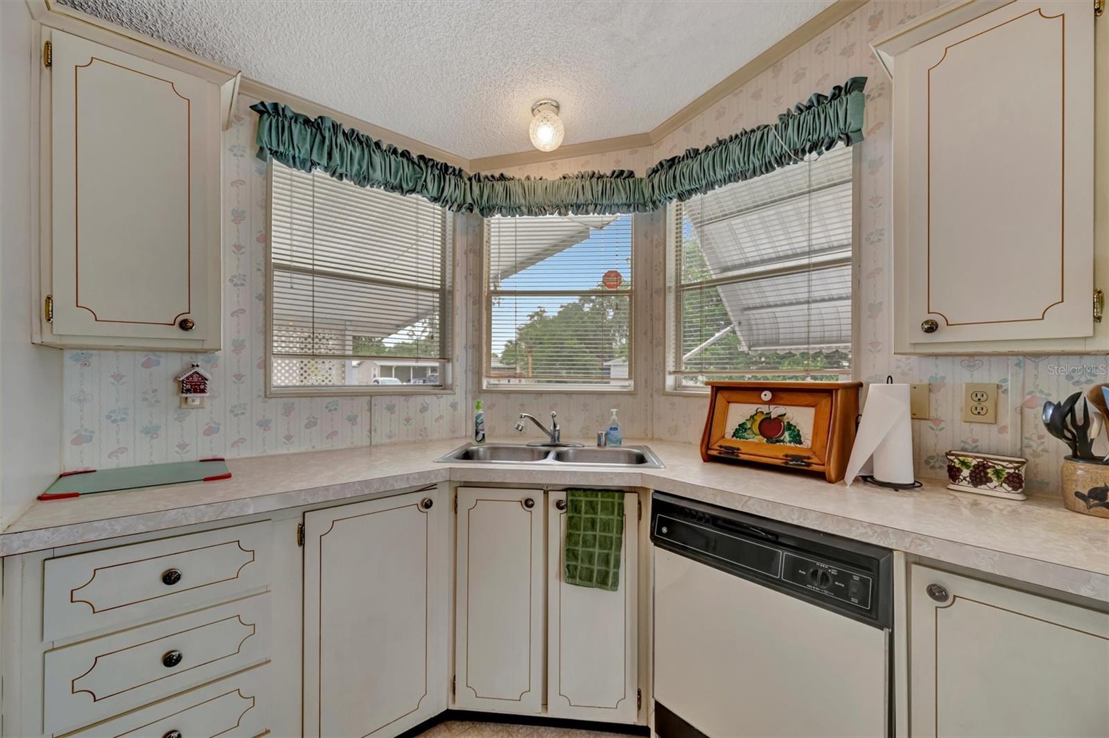 Image 8 of 45 For 106 Saint George Circle