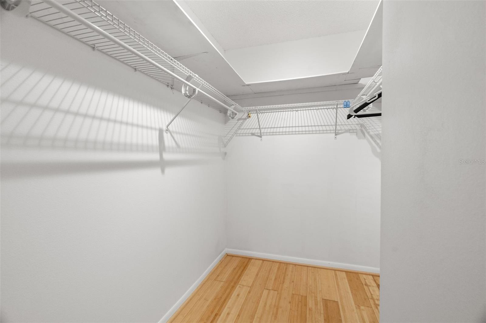 Image 13 of 28 For 1438 Millstream Lane 102