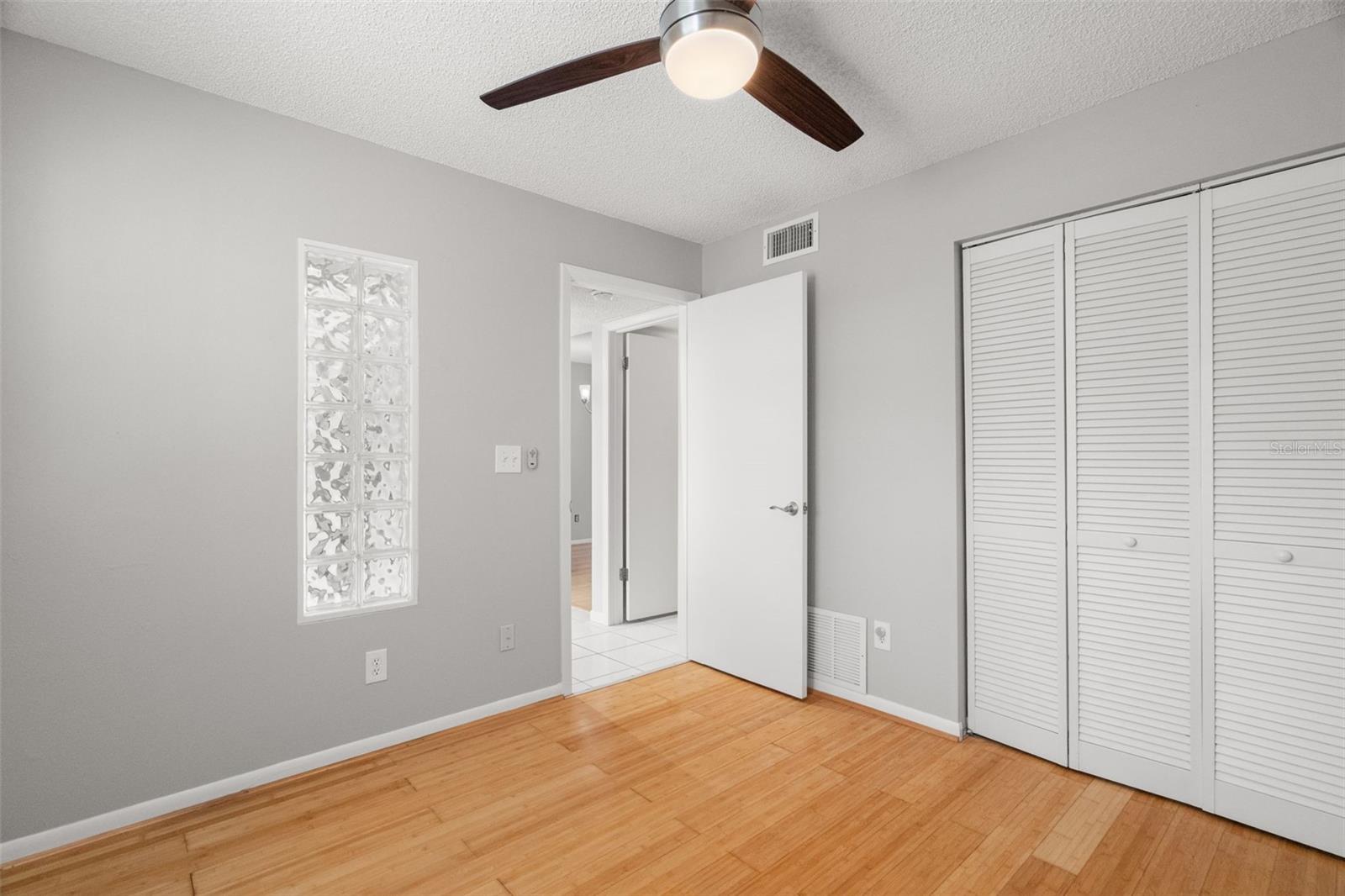 Image 15 of 28 For 1438 Millstream Lane 102