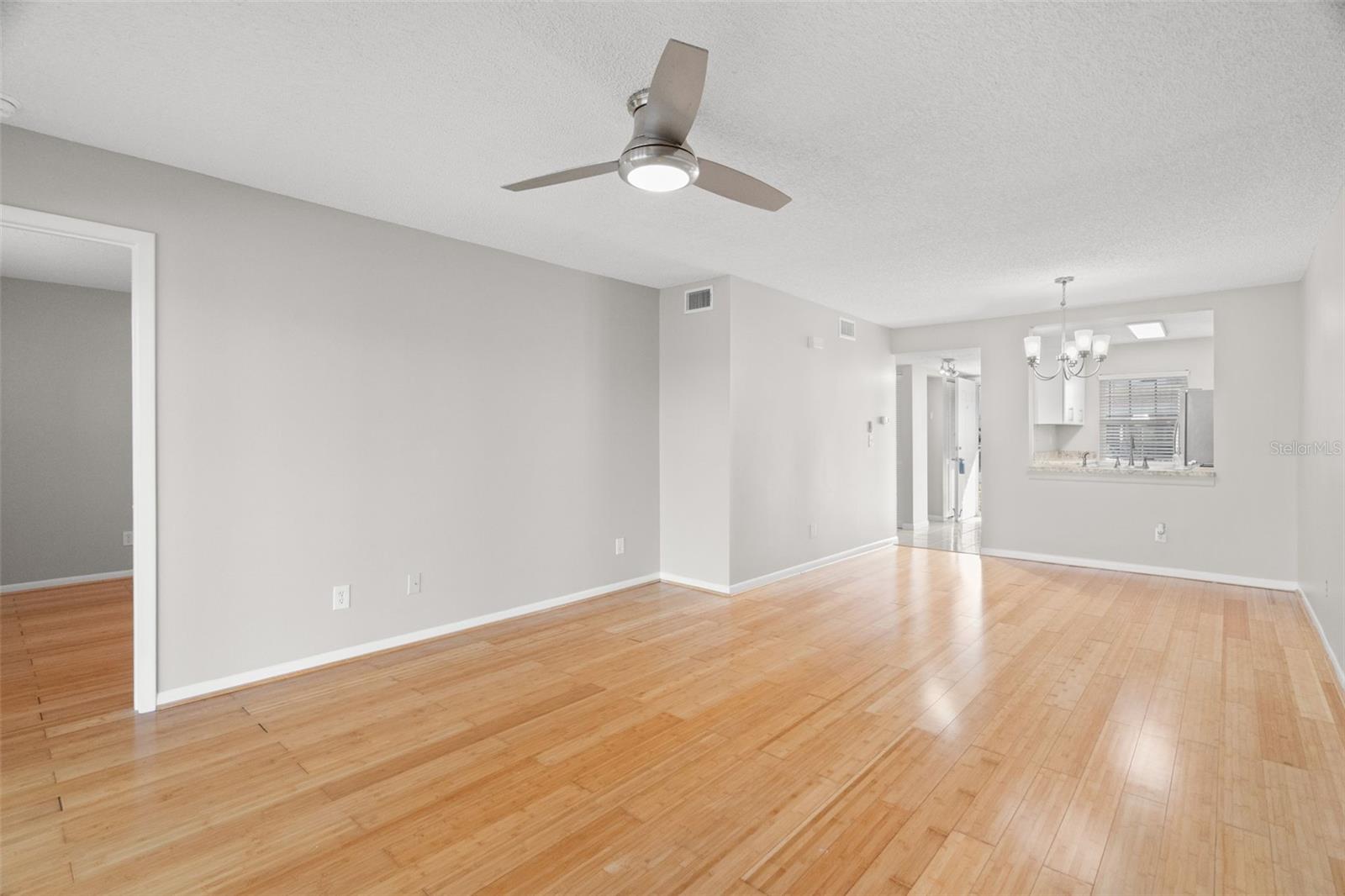 Image 21 of 28 For 1438 Millstream Lane 102