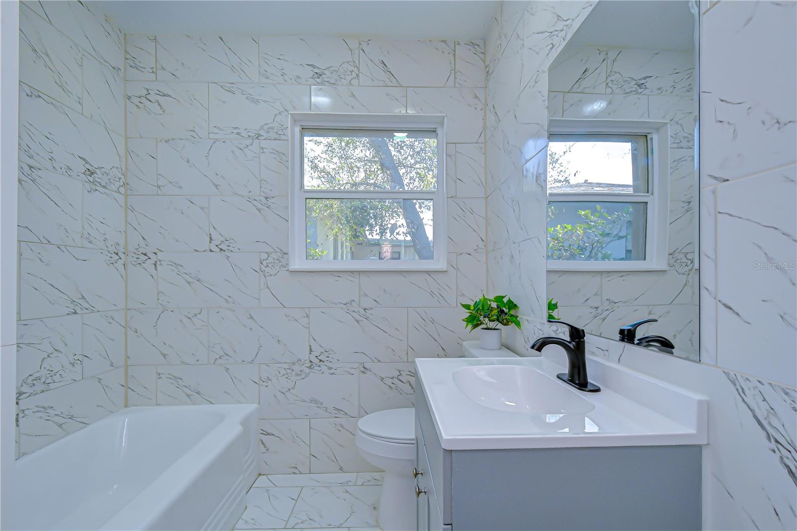 Image 13 of 22 For 1621 25th Avenue S